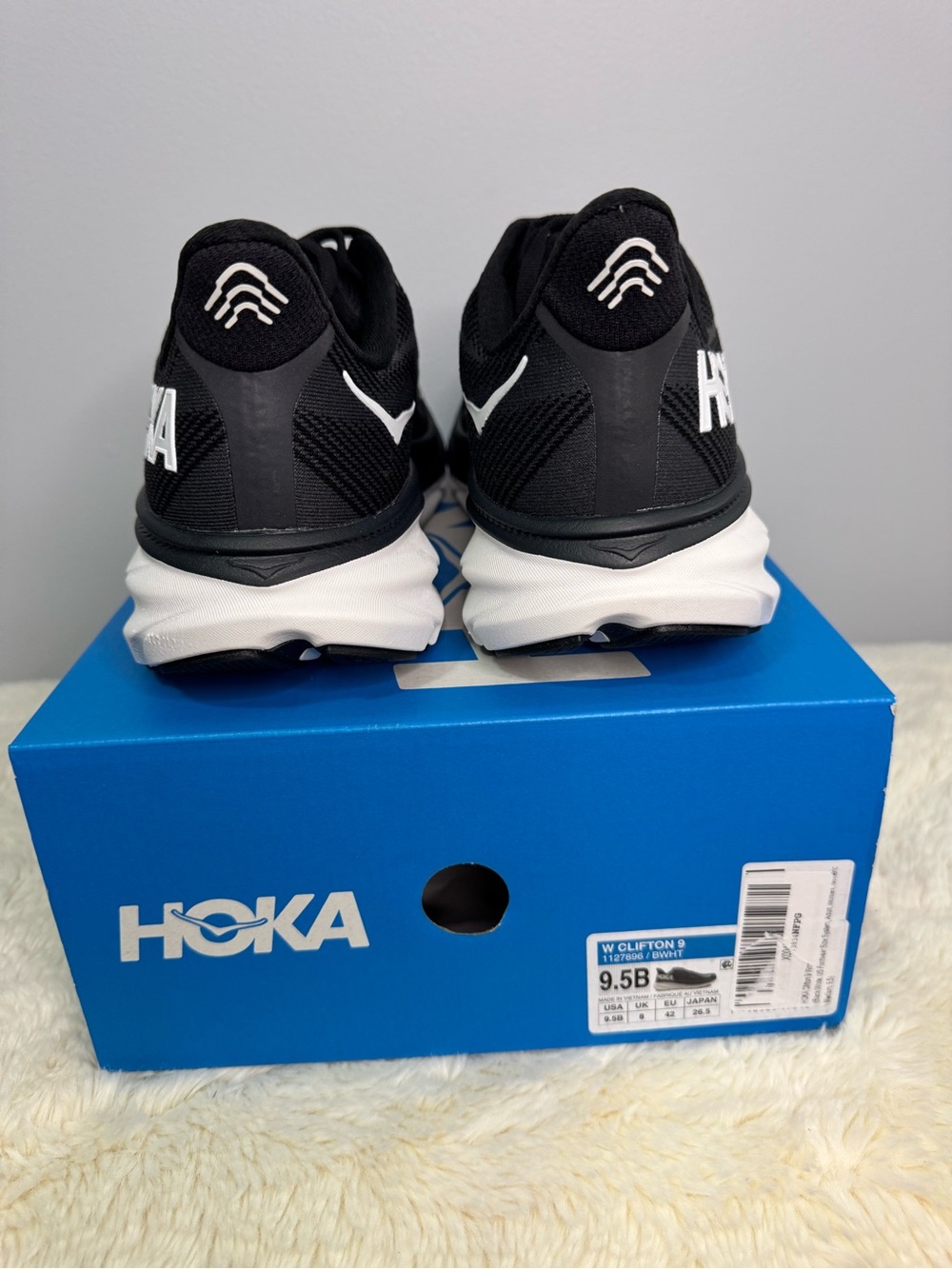 Women’s Hoka Size 9.5 - Clifton 9 - Picture 4 of 6